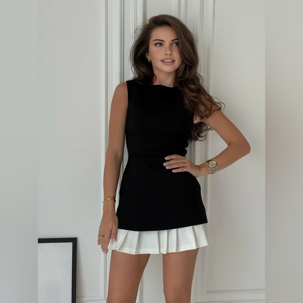 Black&white mini pleated dress. Size: M. Brand-new!